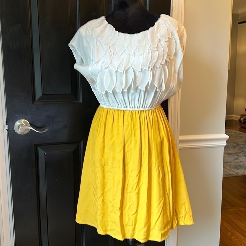 GIANNI Bini summer Dress size small beautiful